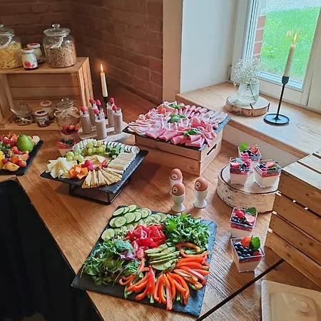 Na Landeku Гостевой дом Острава